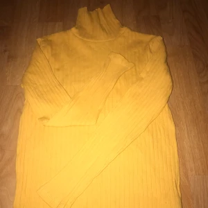 Senap Gul lång ärmad tröja🤍 - Lång ärmad tröja💛 använd 1 gång. 