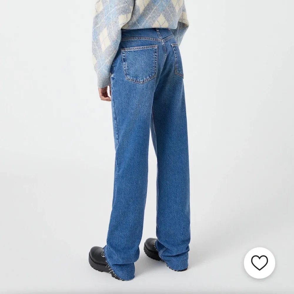 Säljer mina helt nya jeans från pull & bear. Prislapp kvar! Passar mig som är 175! . Jeans & Byxor.