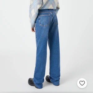 Jeans från pull & bear - Säljer mina helt nya jeans från pull & bear. Prislapp kvar! Passar mig som är 175! 