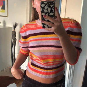 Tröja Zara - Stickad tröja från Zara, inte alls stickigt material och är trekvarts puffärm. Storlek M men är stretchigt material!