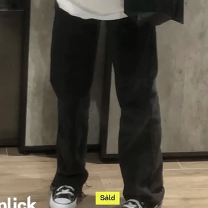 jeans - säljer då jag trodde de var lågmidjade, väldigt fina, fint skick 