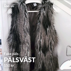 Pälsväst(Fake) - Fake pälsväst, aldrig andvänd, super bekväm och fin! Hör av er för fler bilder eller info💞