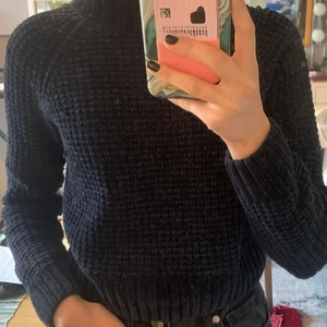 Super fin tröja nu till hösten  - En marin blå stickad tröja från h&m, storlek xs, 30 + frakt!