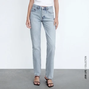 Jeans - Säljer dessa jeans i modellen ”Mid Rise straight” från Zara. Endast använt 1 gång💓