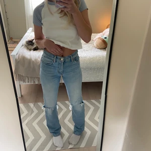 Midwaist Jeans från zara - Super snygga midwaist jeans från zara⚡️ Storlek 36, i princip oanvända!! 