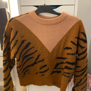 Tröja  - Oanvänd tröja, storlek S/M. Frakt tillkommer, buda 🤗🤍