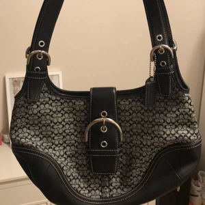 coach väska! - jätte snygg och trendig coach väska! 🖤🤍