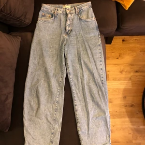 BoyfriendJeans strl 36 - Relativt nya jeans från Ginatricot, säljer pga dom inte passar längre tyvärr