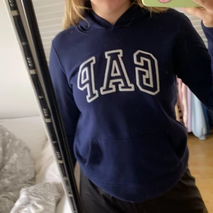 GAP hoddie - GAP hoodie i storlek S. Frakten ingår inte i priset 