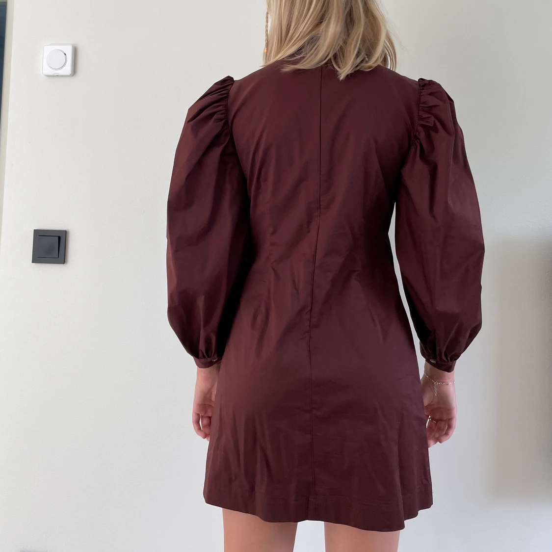 Klänning med puffärm - 90