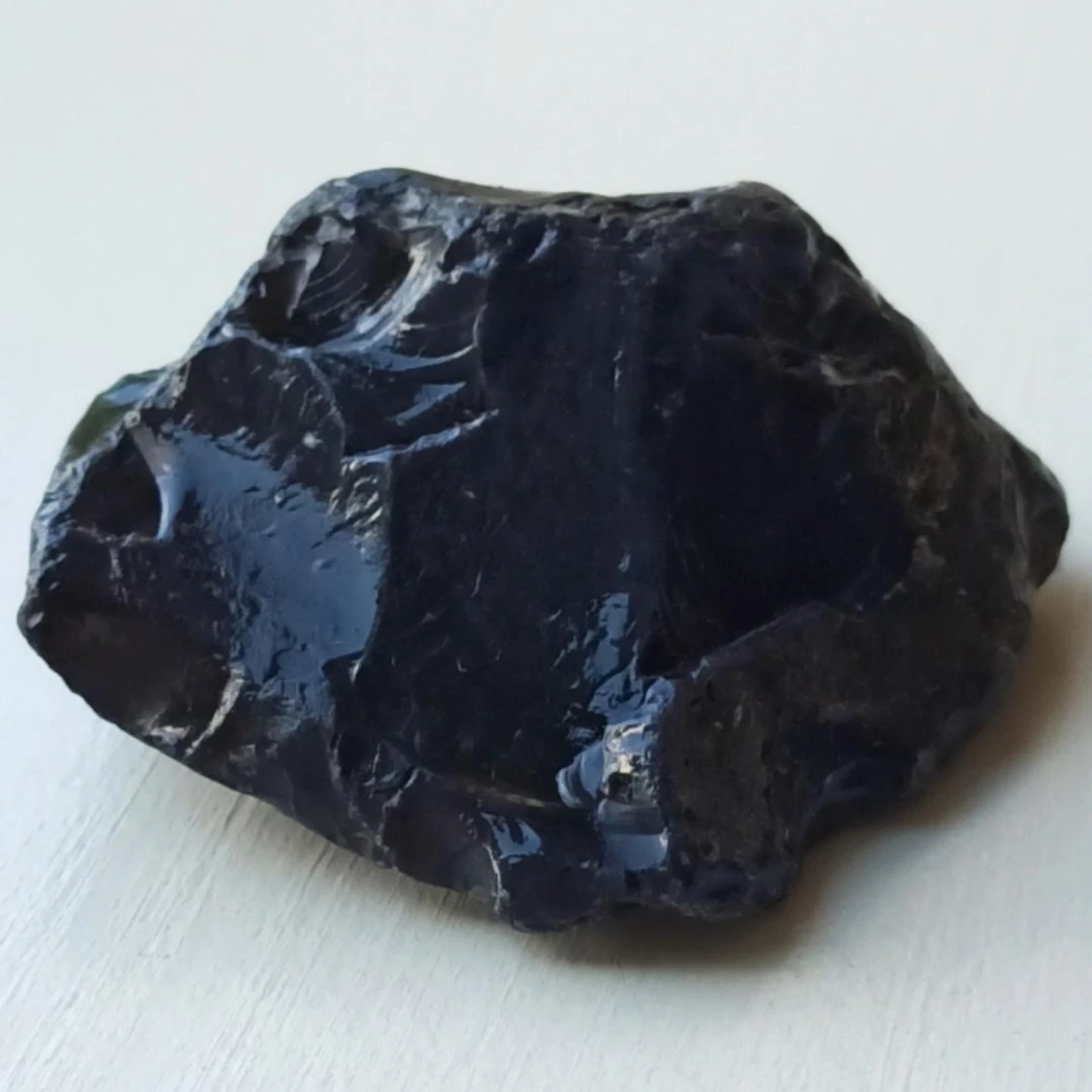Svart obsidian crystal.  - 91
