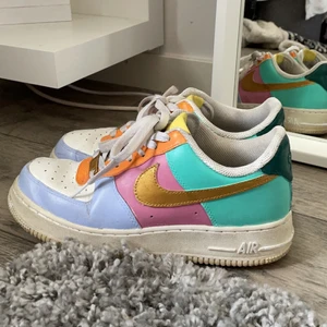 Nike air force 1 skor  - Super coola Nike air force 1 skor som tyvärr inte kommer till användning då de inte passar mig. 