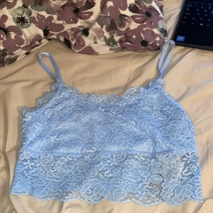 Gullig blå topp💕 - Jättesöt blå topp som tyvärr aldrig kommer till användning 💓FRAKT TILLKOMMER 