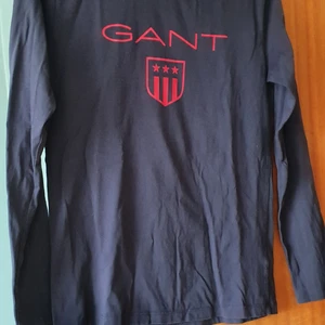 Gant tshirt och hoodie storlek 170 - Långärmad tshirt storlek 170 i fint skick Mörkblå plus hoodie 170 i fint skick Mörkblå 
