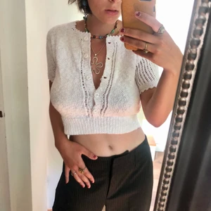 Virkad croptop - Så söt och somrig virkad croptop köpt vintage! Frakt tillkommer, DMa om du har frågor 🥰♥️