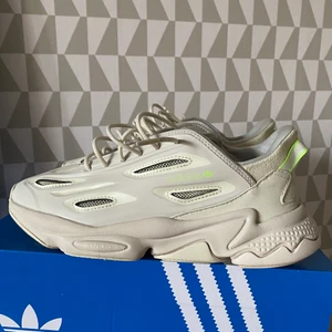 Adidas OZWEEGO  - Adidas sneakers i strl.38 1/3. Använda ett fåtal gånger, så nästan som nya. 