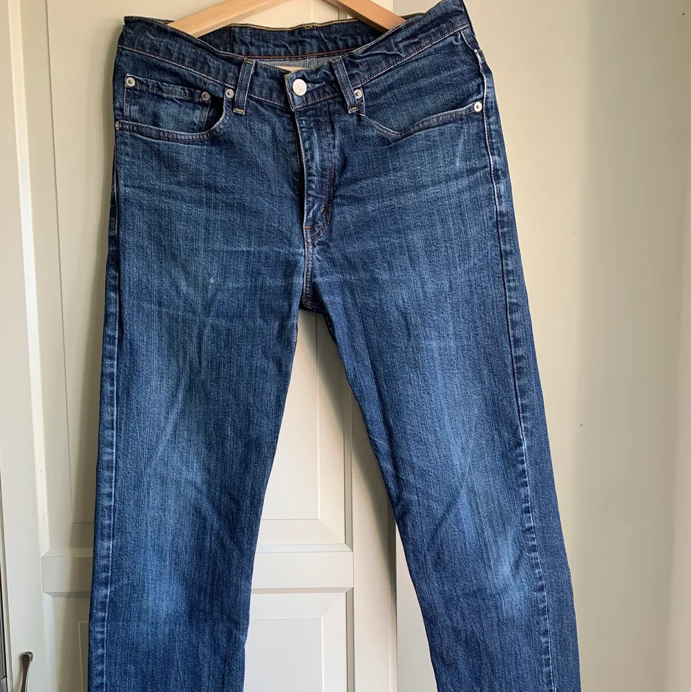 Vintage Levis jeans. Storlek 32/32 men dock mer som 27-26/32. Inga defekter och fler bilder finns! . Jeans & Byxor.