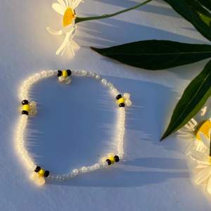 pärlat armband med bin