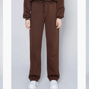 LXA STRL M - säljer då jag inte längre använder denna, köptes för 599kr. Kan mätas vid önskning och priset kan prutas vid snabba affärer🤩