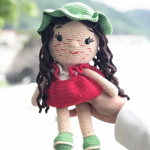 Handsydd doka  - En handsydd nalle som är i bra sick 