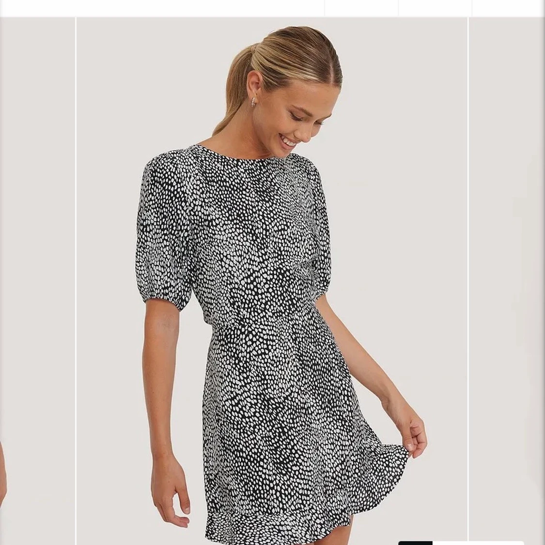 Klänning med öppen rygg NAKD - 90