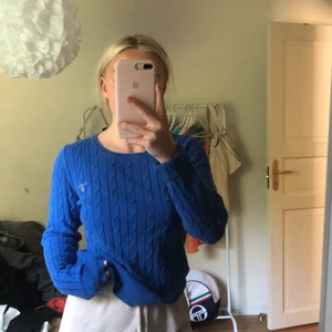 Kabelstickad GANT - superfin blå färg