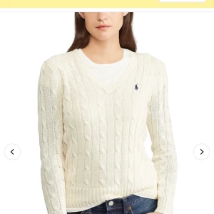 Ralph Louren tröja - Jätte skön och mysig tröja. Köpte den online men det funkade inte att lämna tillbaka så därför finns det inte en bild på den i verkligheten