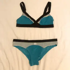 Superfint set från Ginatricot, går att använda både som underklädes-set och som bikini, storlek S. Oanvänd! Säljer för 100kr + frakt eller mötas upp i Stockholm 