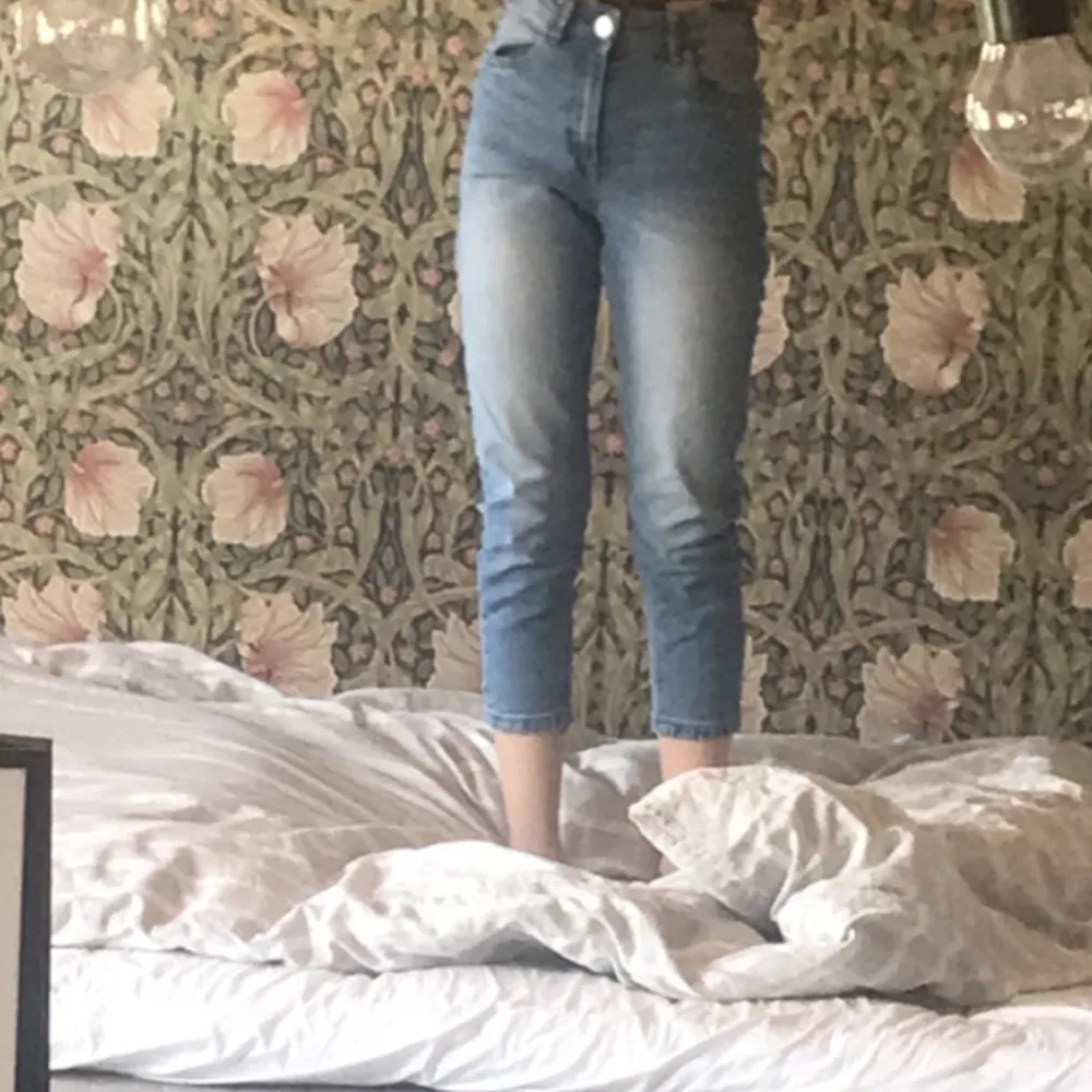 Ett par jätte coola jeans ifrån Kappahl men dom har tyvärr blivit försmå för mig.  Inget fel på dom och dom är i strl 140. Jeans & Byxor.