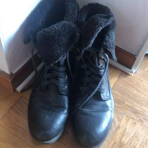 Very cozy, watm and comfortable winter boots. Its faux leather.