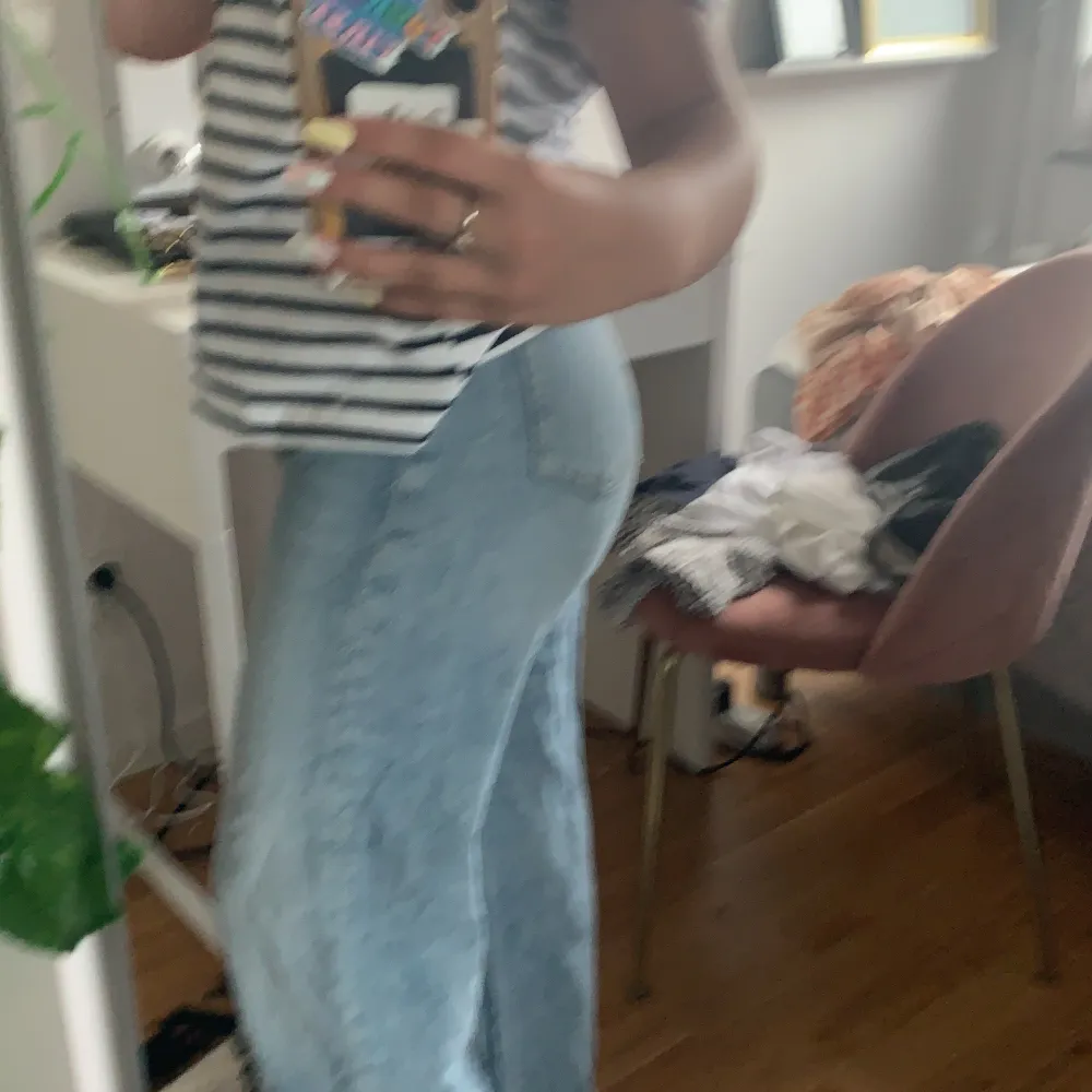 Kan finnas en liten gräs flek men en pytte liten . Jeans & Byxor.