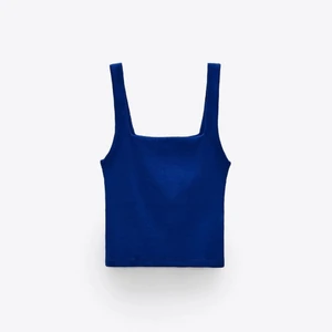 Blått sommarlinne, Zara! 🦋 - Fint linne från zara i en underbar havsblå färg! Passar till jeans eller kjolar, vad som! Använd fåtal gånger. Inga defekter, dock är lappen bortklippt av mig. 🦋 hör av er privat för mer bilder eller om ni vill köpa direkt!