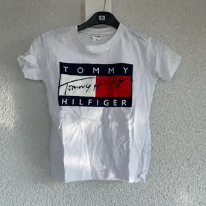 En Tommy hilfiger T-shirt (fake) i stl xs