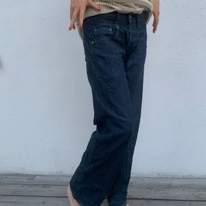 loose fit jeans - säljer ett par ascoola g star jeans❤️‍🔥 de är low waist och i en loose fit,  astrendiga!!! jeansen finns kvar :) 