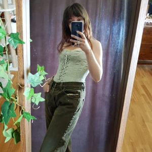 HENNES korsett strl 34 - Magisk korsett i ljusblått. Inhandlad i vintage-butik men passar tyvärr ej längre.