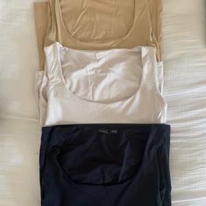 Tre basic linnen från Zara i strl S. Supersköna och fina. Alla 3 för 150 kr. Köparen står för frakt men jag kan även mötas upp i Göteborg ✨