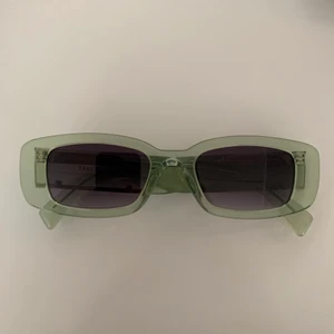 Solglasögon  - INTESSEKOLL 💚 slutsålda oanvända chimi x HM solglasögon 