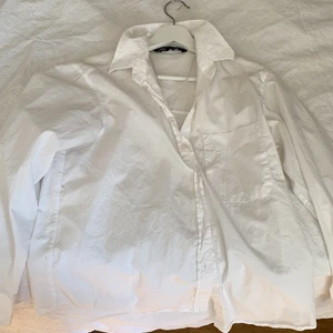 Skjorta - En Zara skjorta som inte kommer till användning passar till allt!