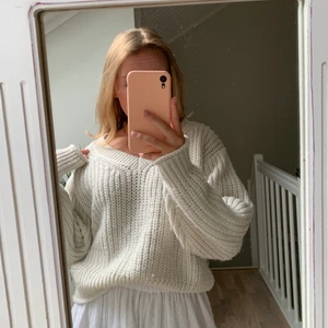 Stickad tröja  - Jättefin stickad tröja. Frakt tillkommer 66 kr.