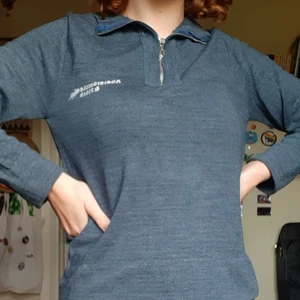 abercrombie & fitch tröja - gullig abercrombie and fitch tröja! aldrig använt i bra skick 