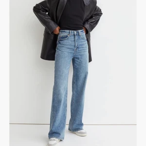Hm denim jeans  - Hm jeans original pris 300 säljer för 150 kr! Aldrig använda eftersom dom inte passa, highwaisted