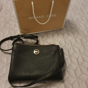 Michael Kors  - Säljer en äkta Michael Kors väska