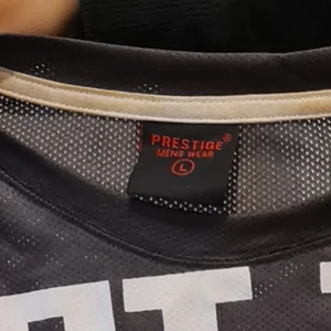 Tshirt - Tshirt i bra skick, aldrig använd. Luftig och skön.
