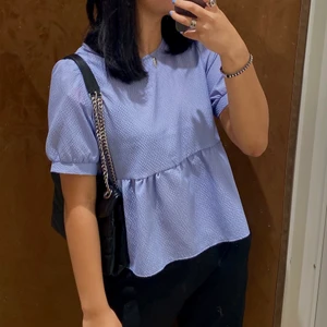 T shirt  - Superfin t-shirt ifrån Only, aldrig andvänd endast testad då det inte riktigt var min stil 🤍 Storlek M, Säljer för 100 + frakt 