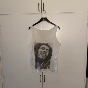 Linne Bob Marley - Linne size M med Bob Marley tryck på magen