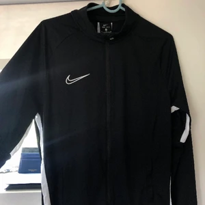 Nike set - Säljer mitt Nike set då det var för stort för mig