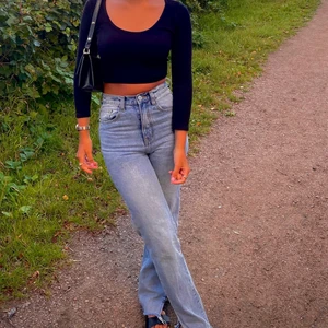 Jeans från Missy empire  - Så fina jeans från Missy empire, passar mig som är 163 perfekt! Buda gärna💓