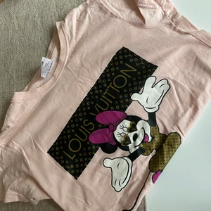 LV T-shirt mimmie pigg  - Strl 36 lv tshirt ej äkta. 