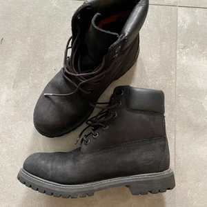 Timberland dojja - Perfekt vintersko för dig som gillar att leka i snön eller bara ha snygga skor som är varma ;) själv har jag knappt använt dom. 