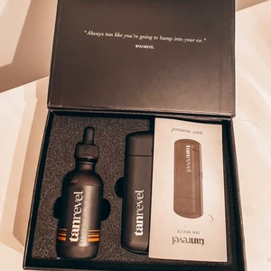 Tanrevel ONE - Kollar intresset för min tanrevel one (deras första produkt) använd vid max 5-6 tillfällen, flaskan med färgen har jag dock inte kvar pga. råkade klumpigt tappa den i golvet. Men laddare, ”maskin”, samt låda är kvar som vanligt! 